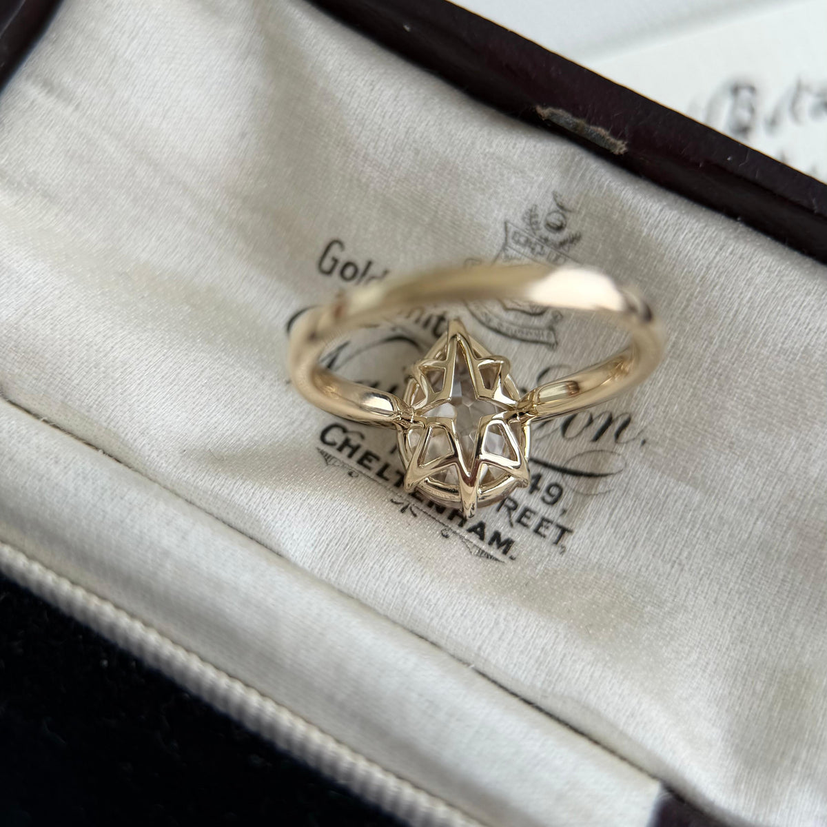 Jasper-Champagner Old Mine Pear Laborgezüchteter Diamant-Verlobungsring