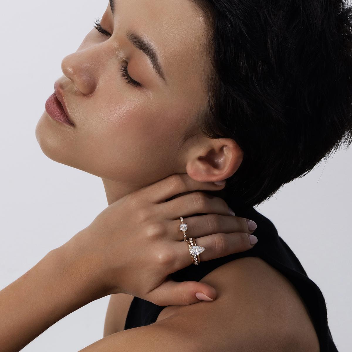 Plain 14K/18K yellow gold stacking band with a pear diamond ring