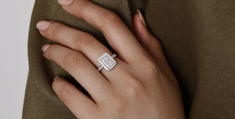 Halo Setting: Brilliant Lab Diamonds | Elora