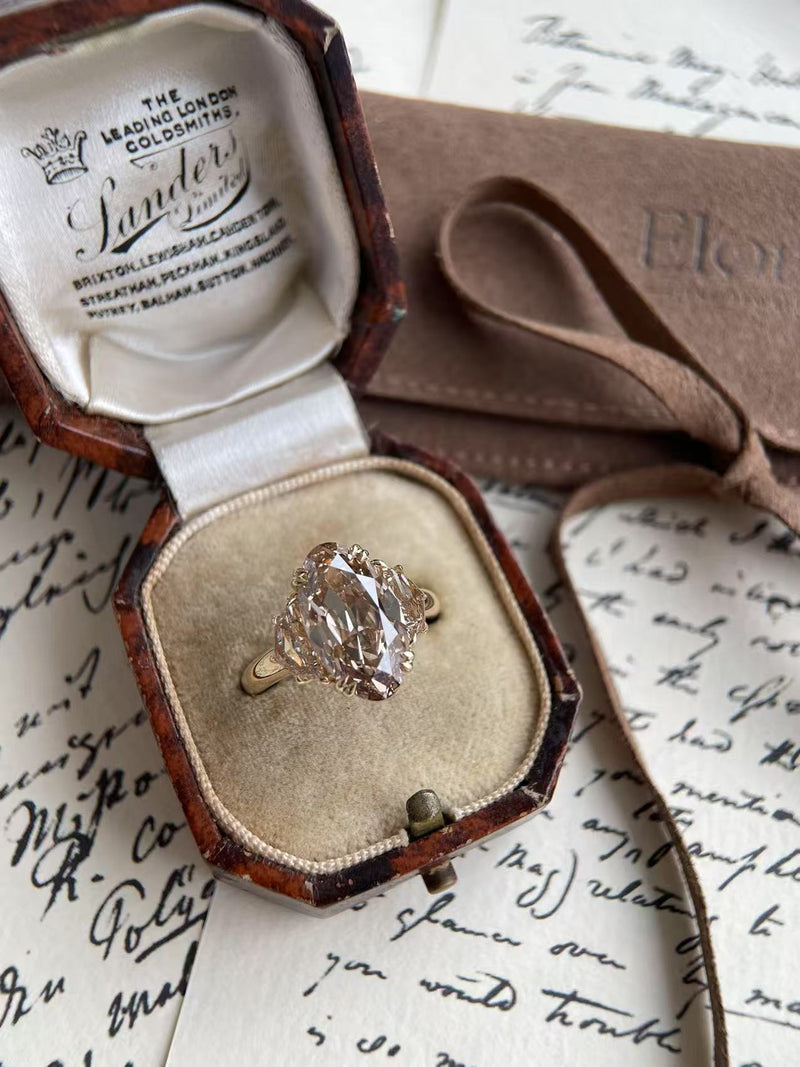 Champagner Diamantring im Emerald Cut mit 3 Steinen
