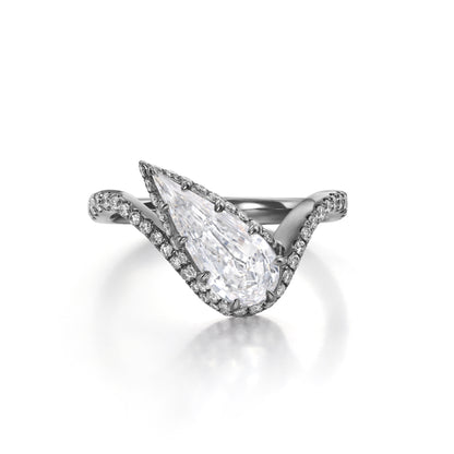 Essie-Pear Lab Grown Diamant Verlobungsring mit Treppenschliff
