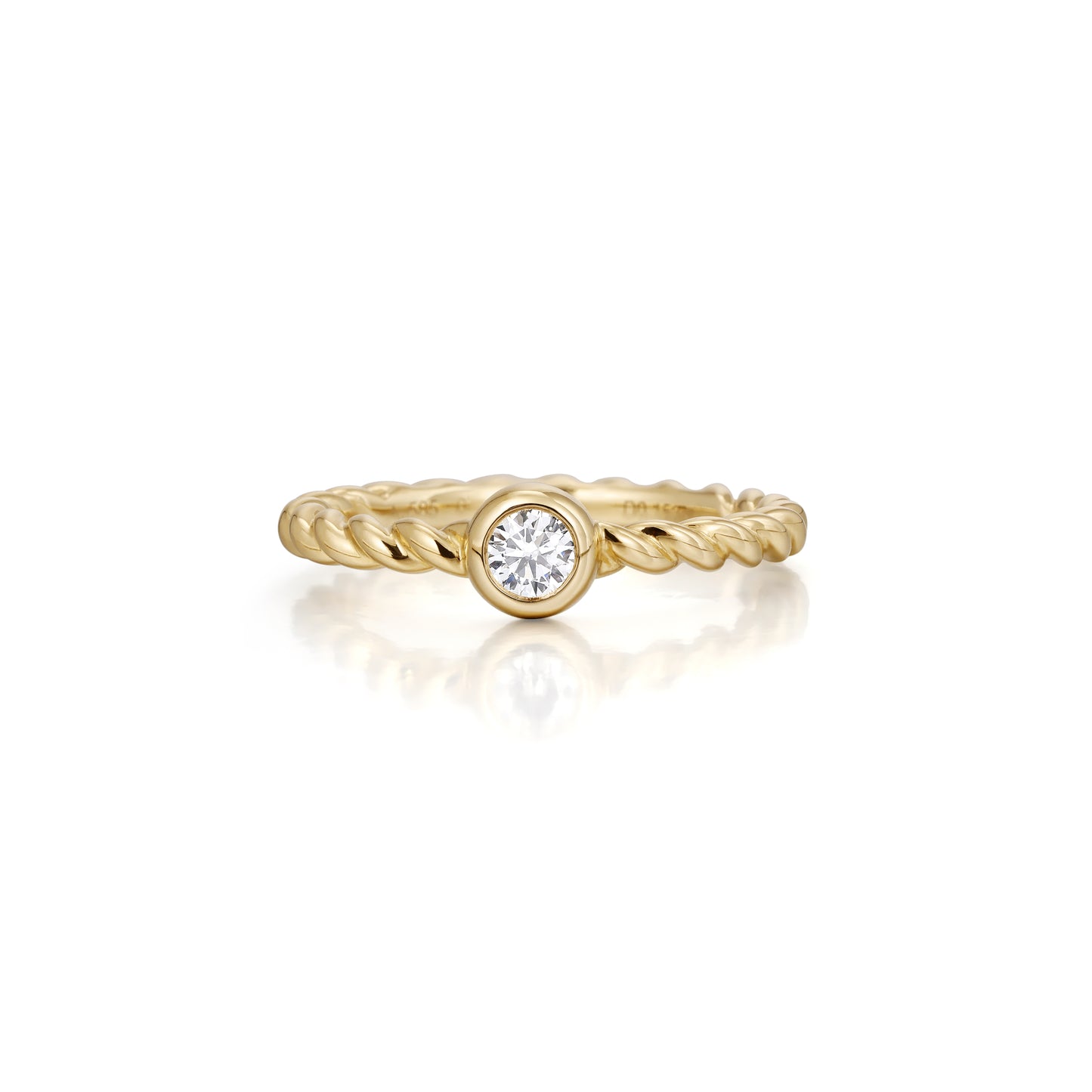 Face View of Bezel Round Cut Lab Grown Diamond on 14K/18K Yellow Gold Twist Band | Alma | Elora