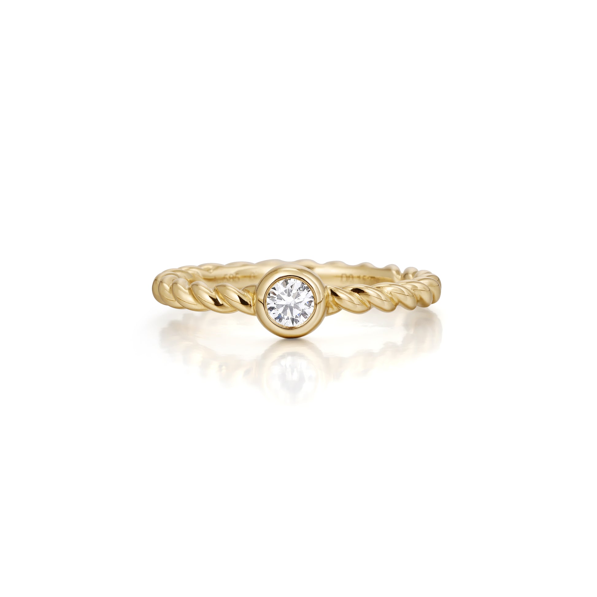 Face View of Bezel Round Cut Lab Grown Diamond on 14K/18K Yellow Gold Twist Band | Alma | Elora