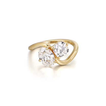 Face View Oval and Cushion Lab Grown Diamond Toi et Moi Engagement Ring Bypass Band in 14K/18K Yellow Gold | Idra | Elora