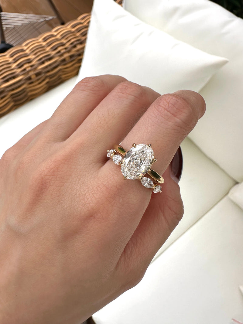 Oval cut Diamond Ring