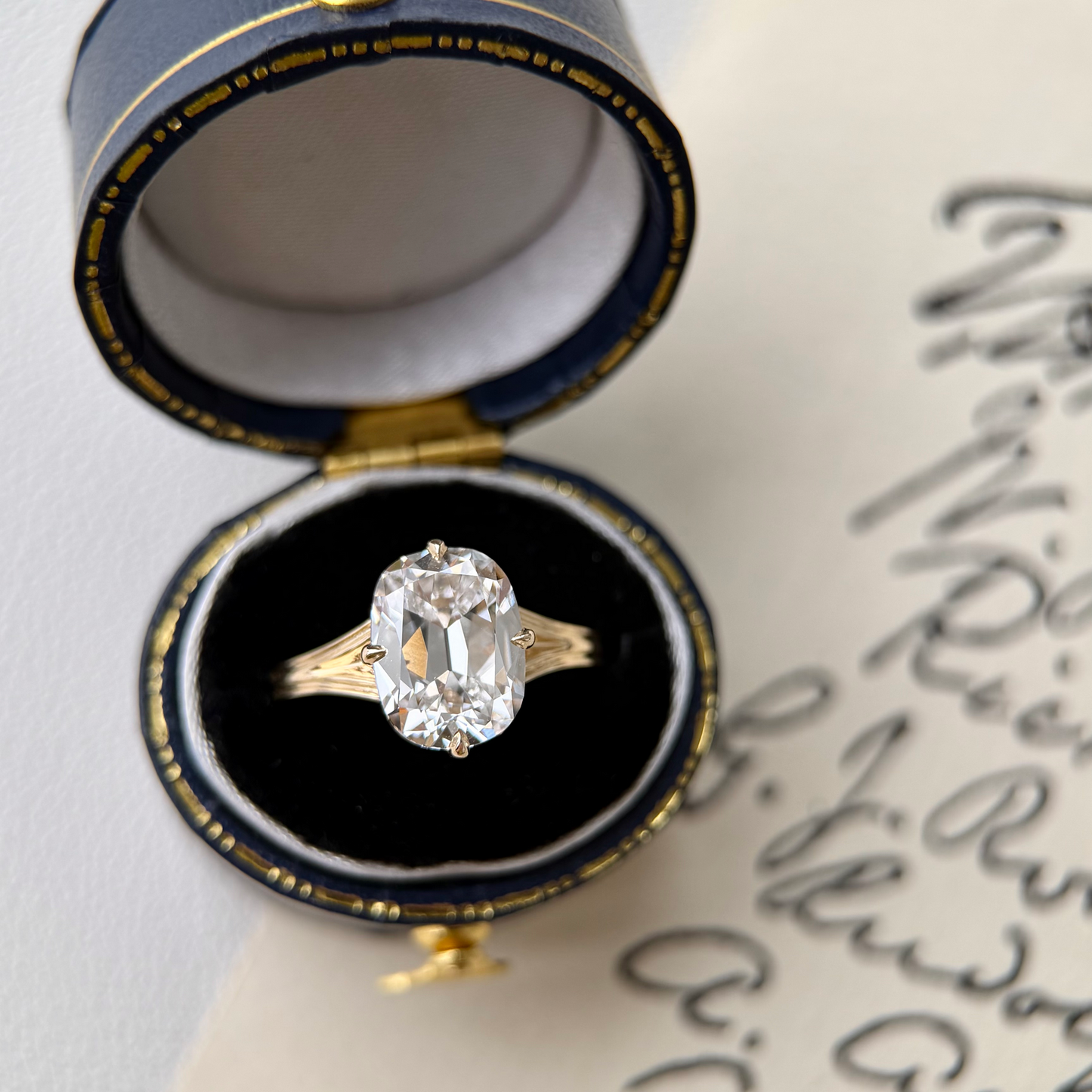 Esther-Verlobungsring mit im Labor gezüchtetem Diamant im Altschliff