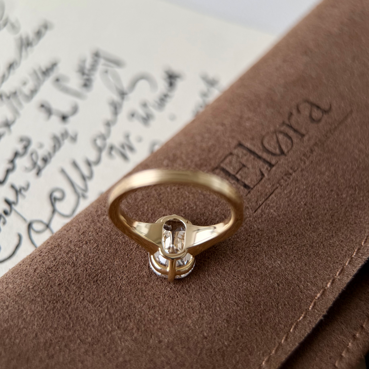 Esther-Verlobungsring mit im Labor gezüchtetem Diamant im Altschliff