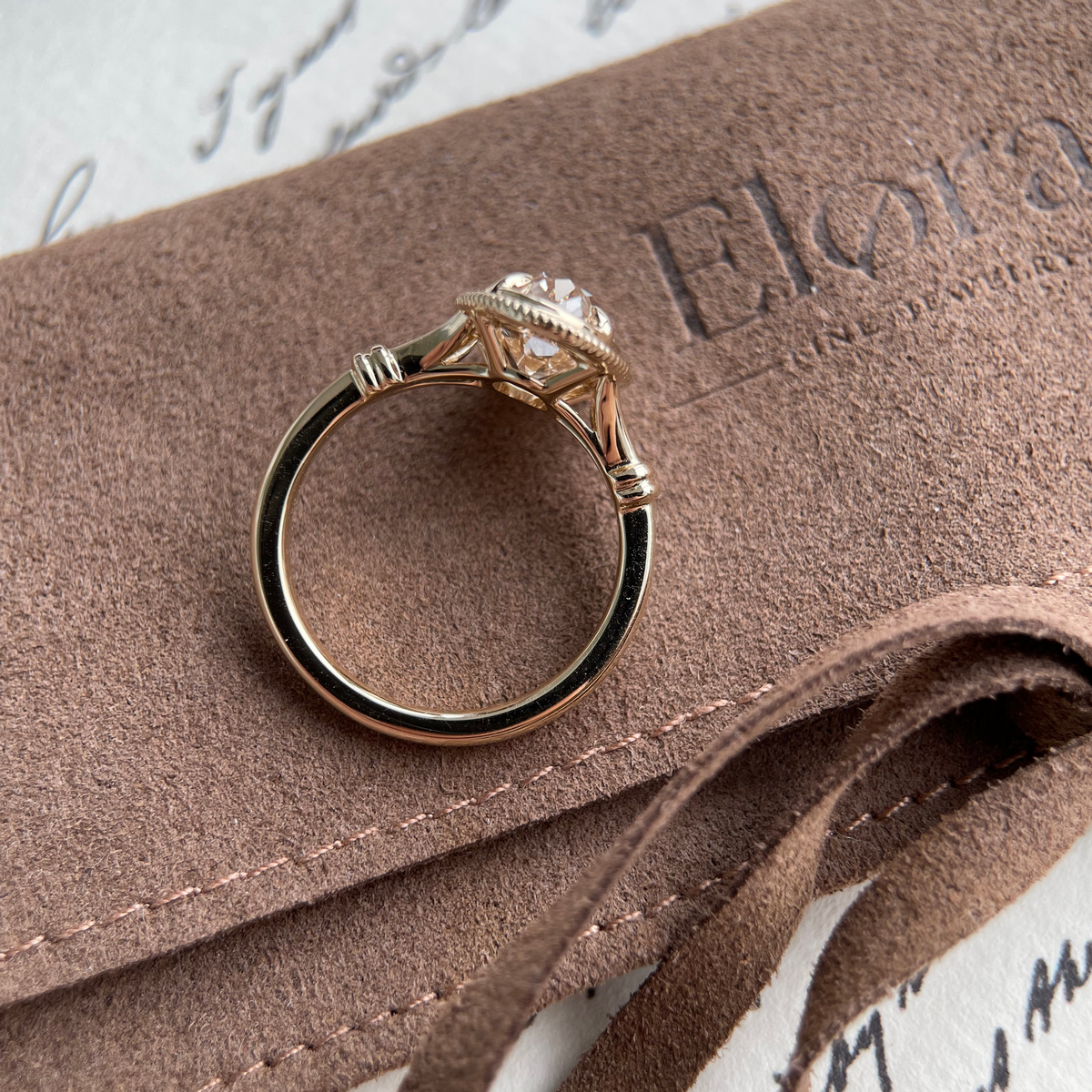Camila-Champagne Oval-Schliff Lab Grown Diamantring