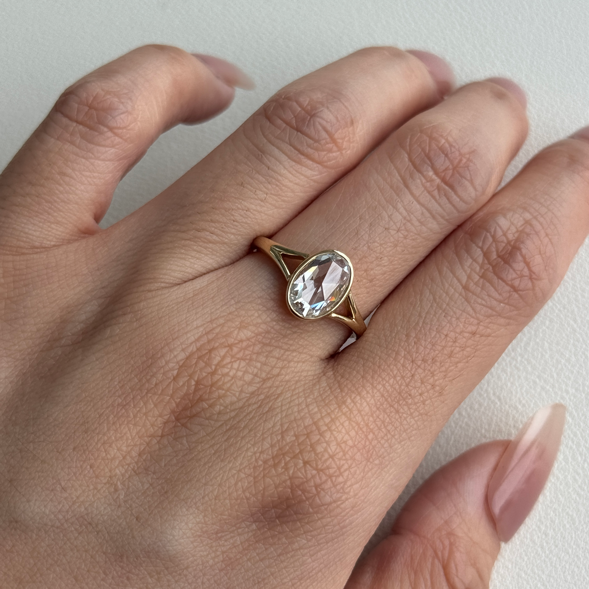 Verlobungsring mit Penelope-Oval-Rosenschliff-Laborzuchtdiamanten