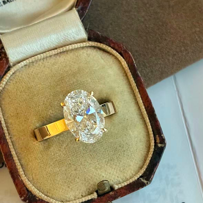 Ovale Ost-West-Diamantring