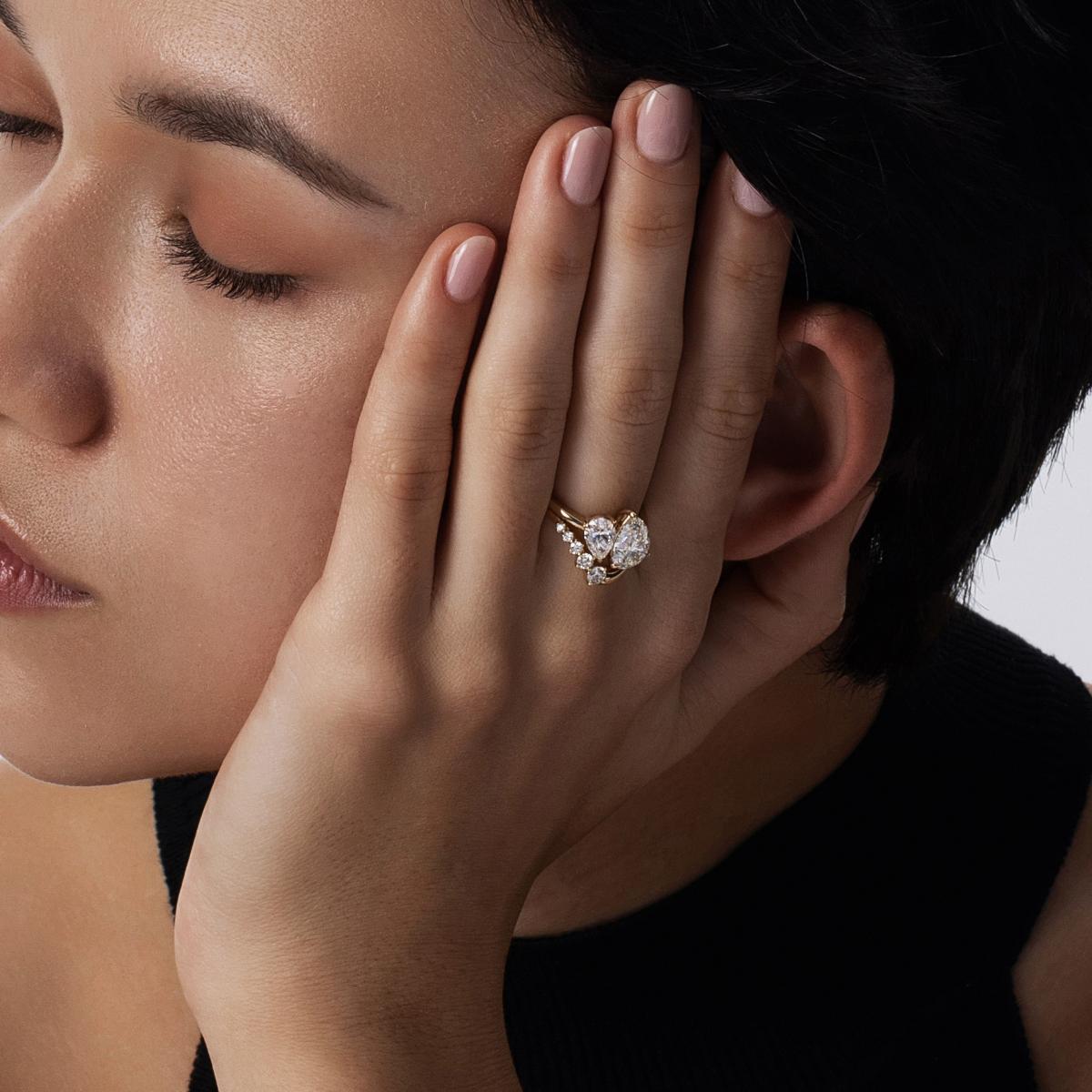 Close-up of Clara curved band highlighting asymmetrical diamond tapering