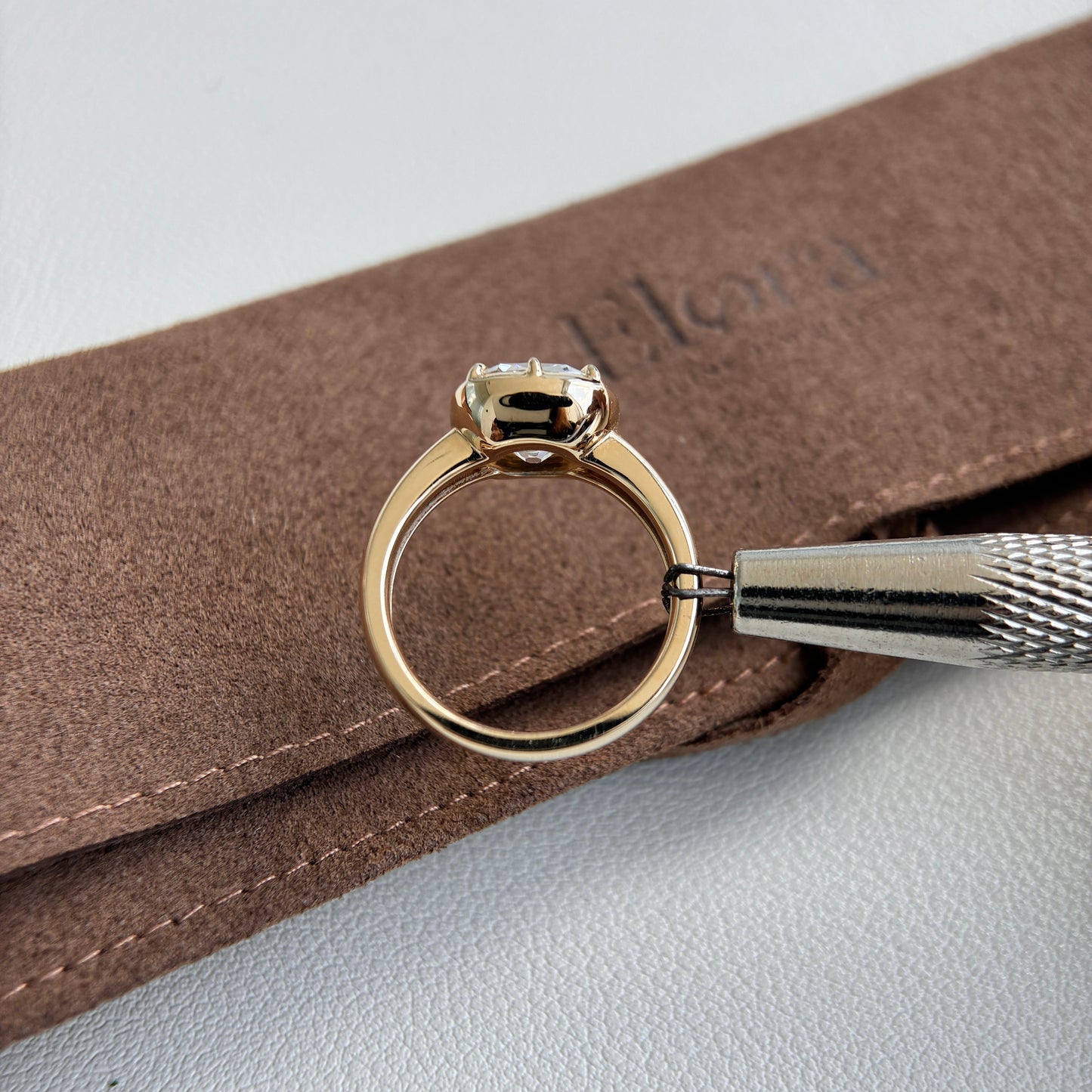 Verlobungsring mit im Labor gewachsenem Diamanten im Altschliff – Modell Zoey