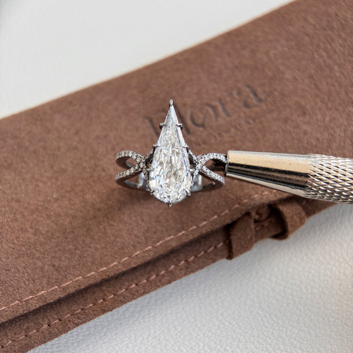 Botany-Pear Treppenschliff im Labor gezüchteter Diamant-Verlobungsring