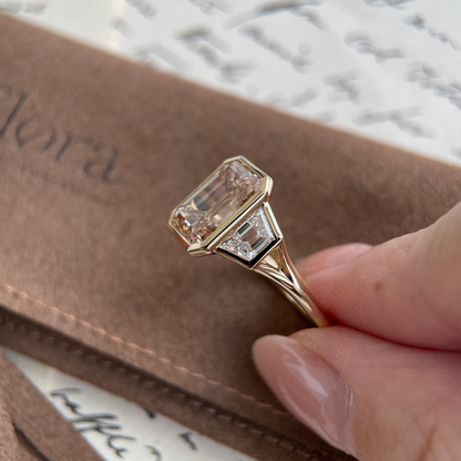 Tate-Verlobungsring mit im Labor gezüchtetem Diamant im Smaragdschliff