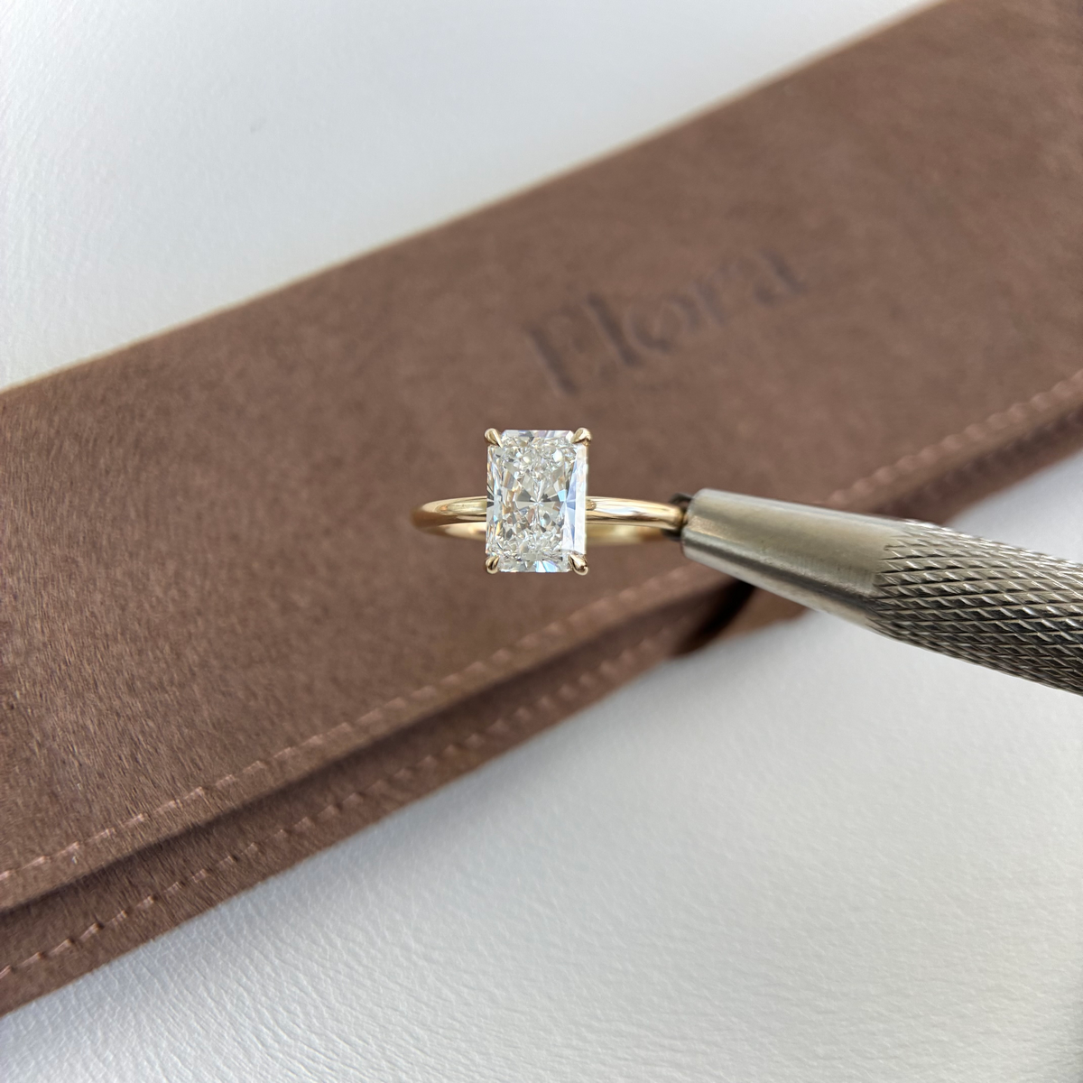 Nora-2.07ct Radiant-Schliff Laborgezüchteter Diamantring