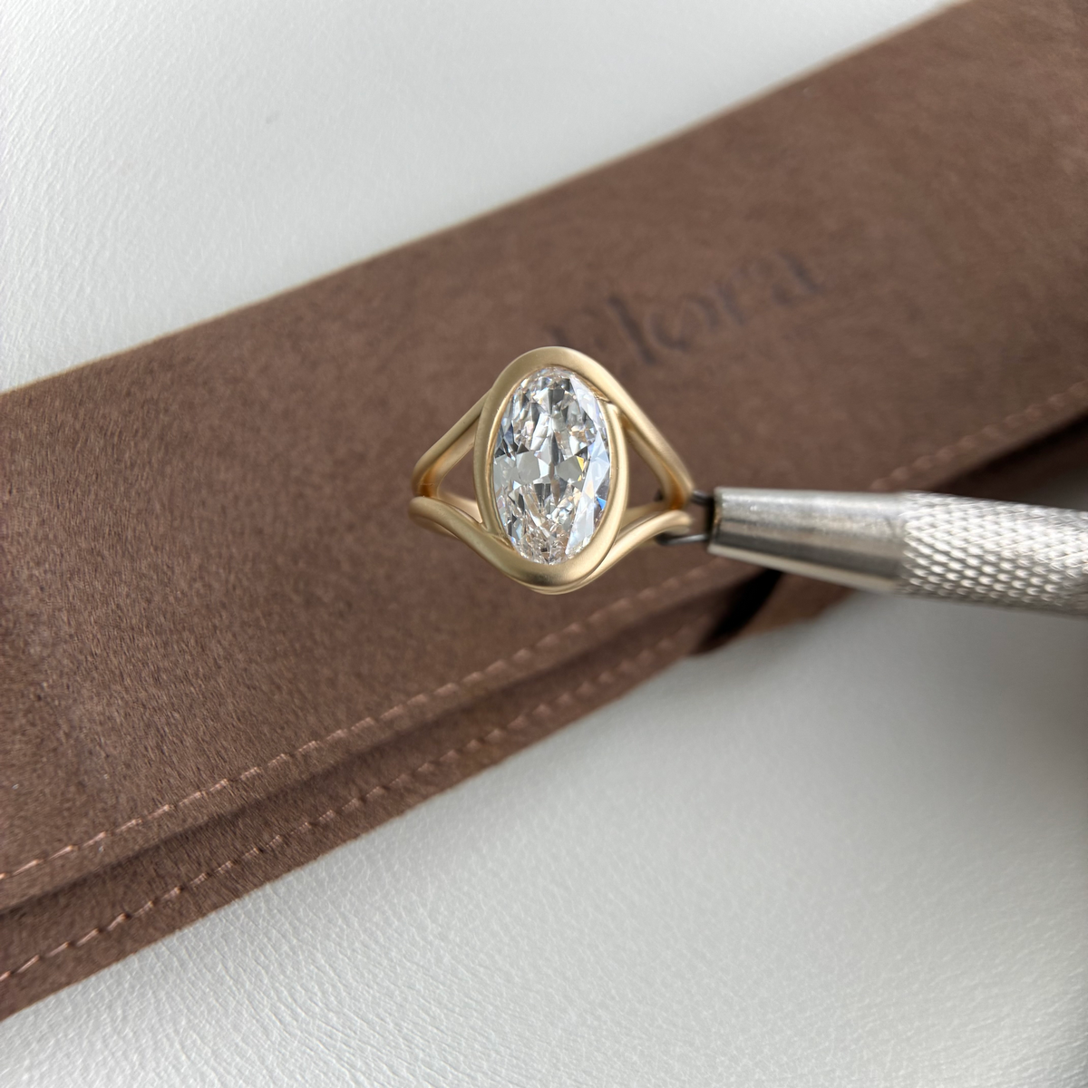 Celeste-Moval Cut Lab Grown Diamant Verlobungsring