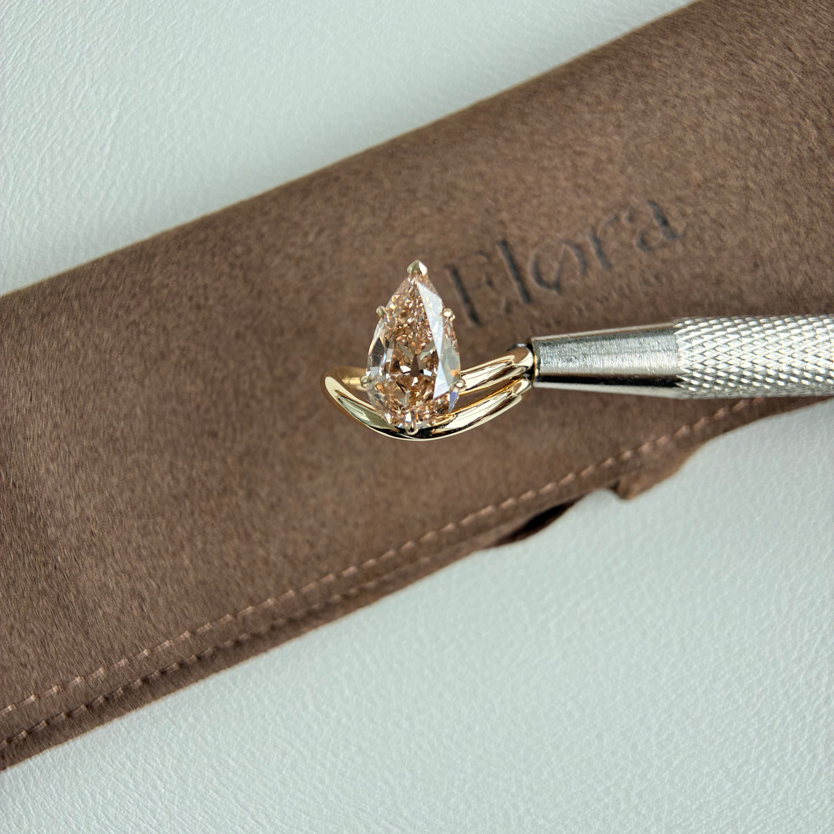 Jasper-Champagner Old Mine Pear Laborgezüchteter Diamant-Verlobungsring