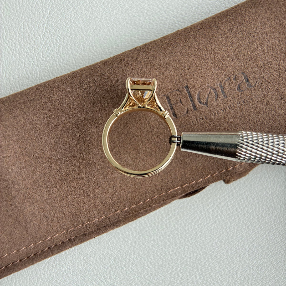 Verlobungsring mit im Labor gewachsenem Diamant im strahlenden Rosa von Lucia-Brown