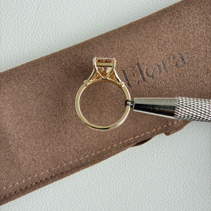 Verlobungsring mit im Labor gewachsenem Diamant im strahlenden Rosa von Lucia-Brown