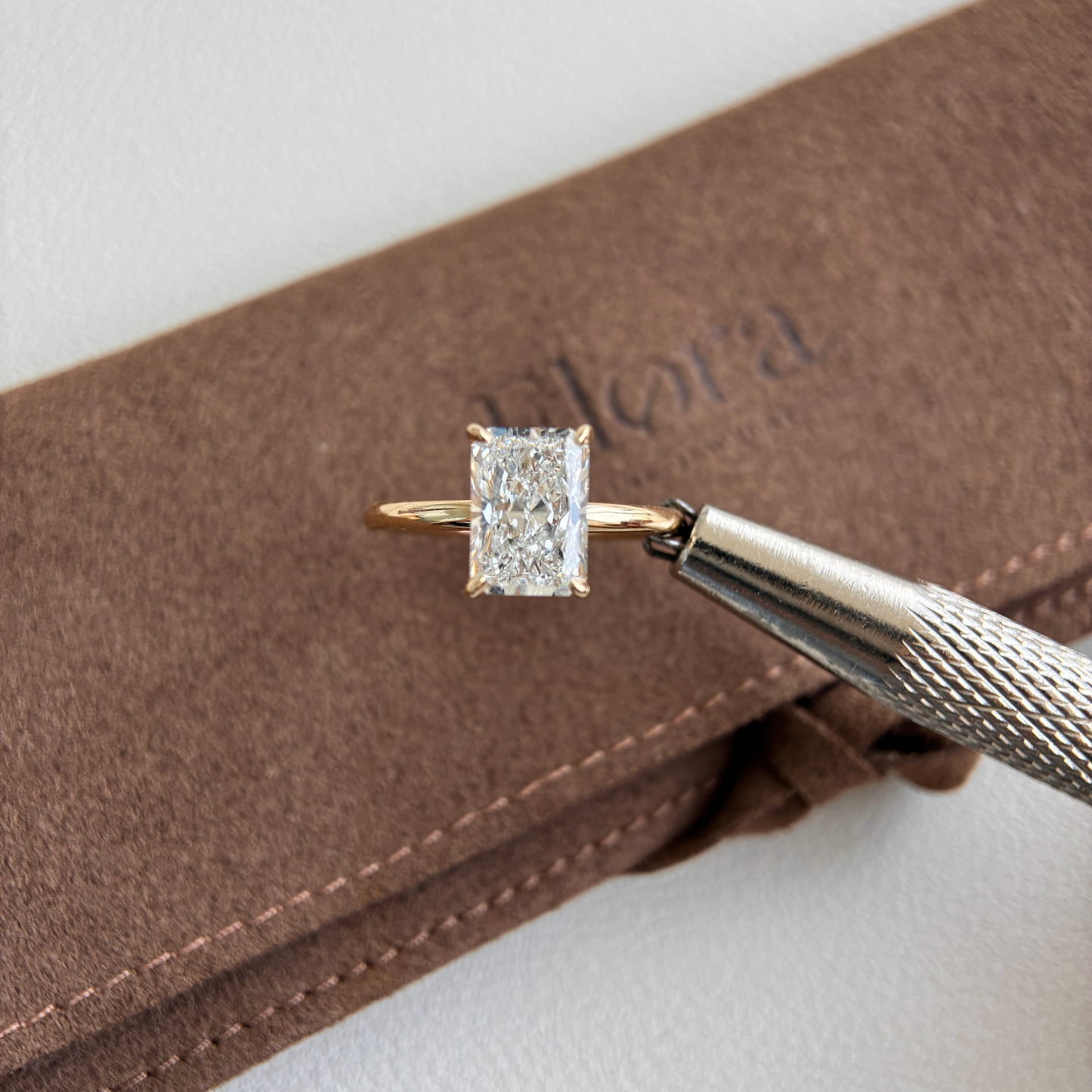 Nora-2.07ct Radiant-Schliff Laborgezüchteter Diamantring