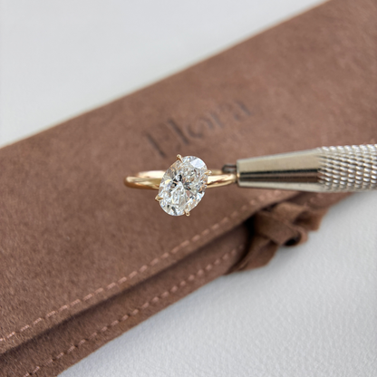 Mira-2.03 Karat oval geschliffener, im Labor gezüchteter Diamantring