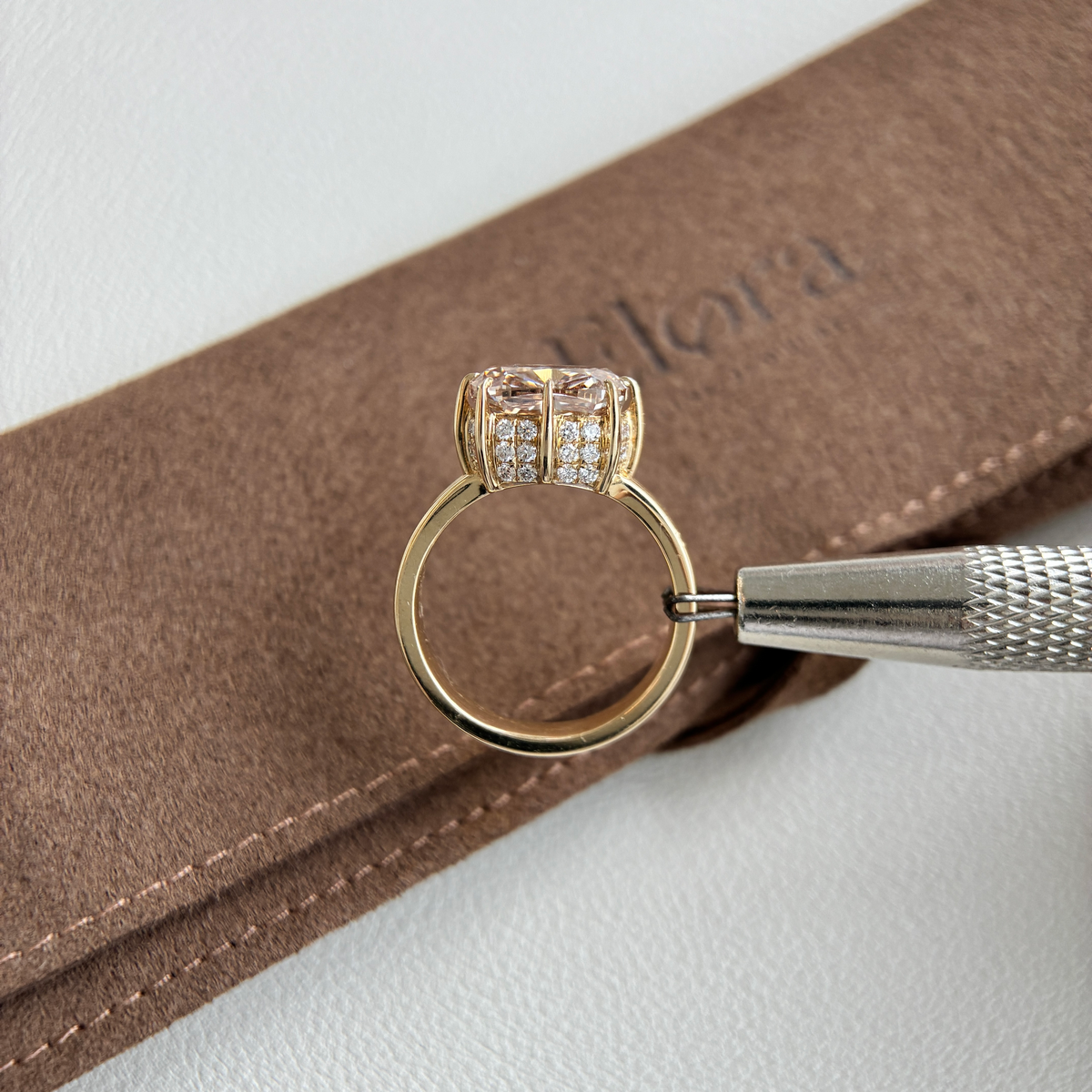 Alice-Champagne Altschliff-Cushion Ring mit im Labor gezüchtetem Diamanten
