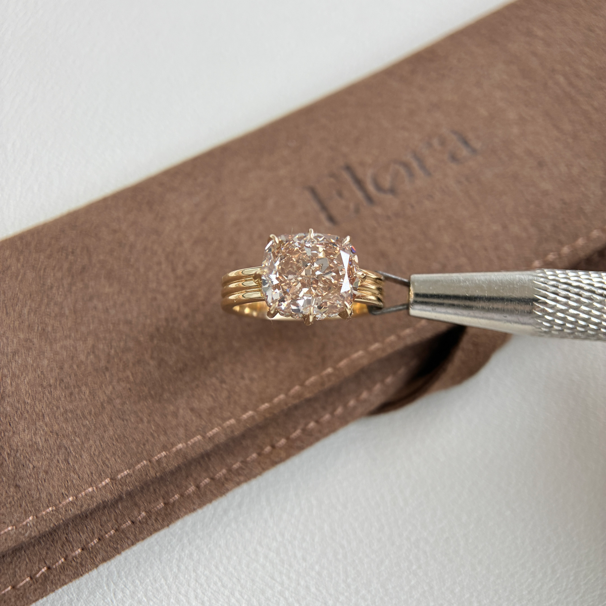 Alice-Champagne Altschliff-Cushion Ring mit im Labor gezüchtetem Diamanten