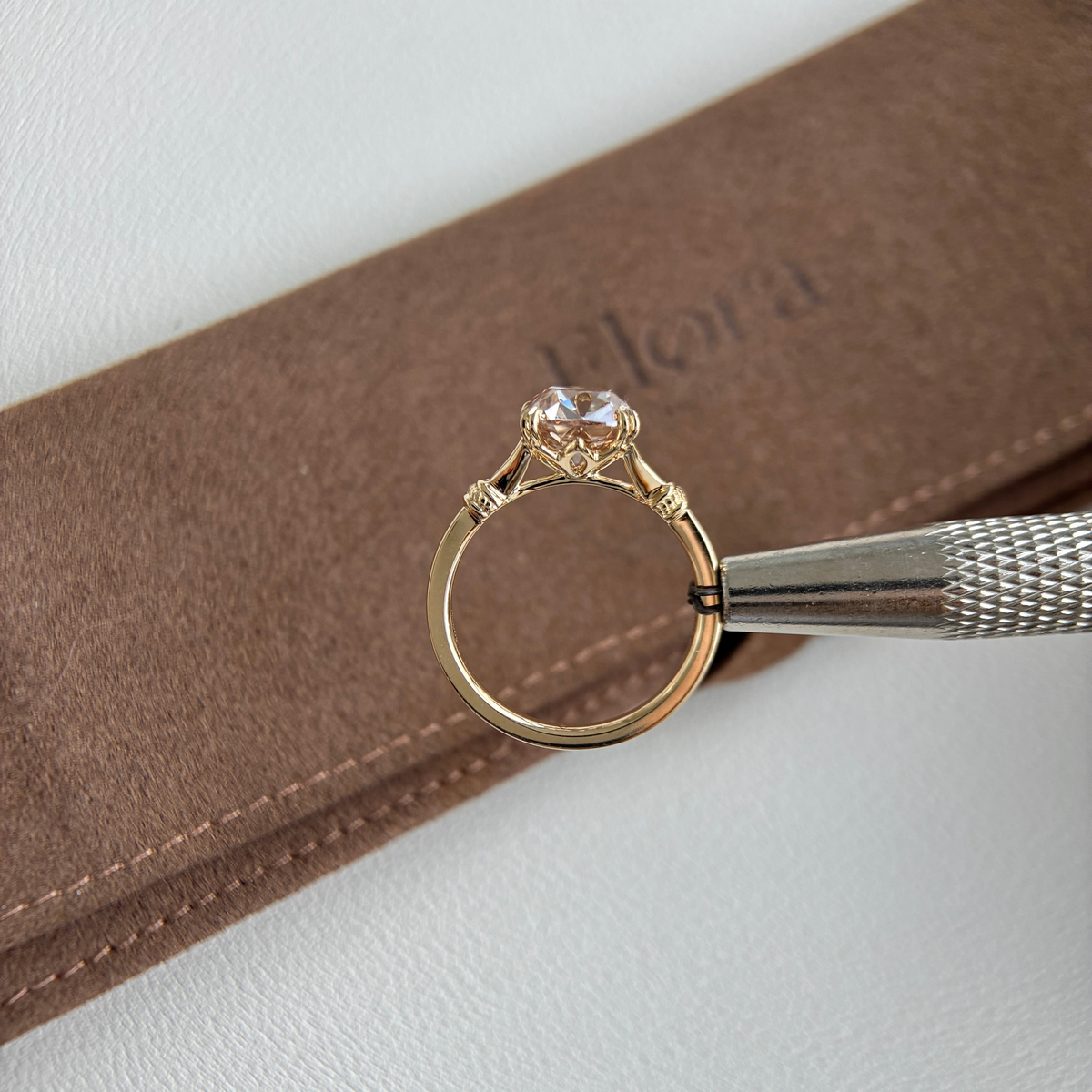 Alice-Champagne Altschliff-Cushion Ring mit im Labor gezüchtetem Diamanten