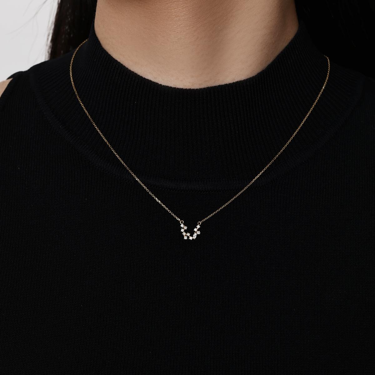 Model wearing a Diamond Necklace Cluster of round and marquise-cut diamonds 9.4×7.8mm Diamond section