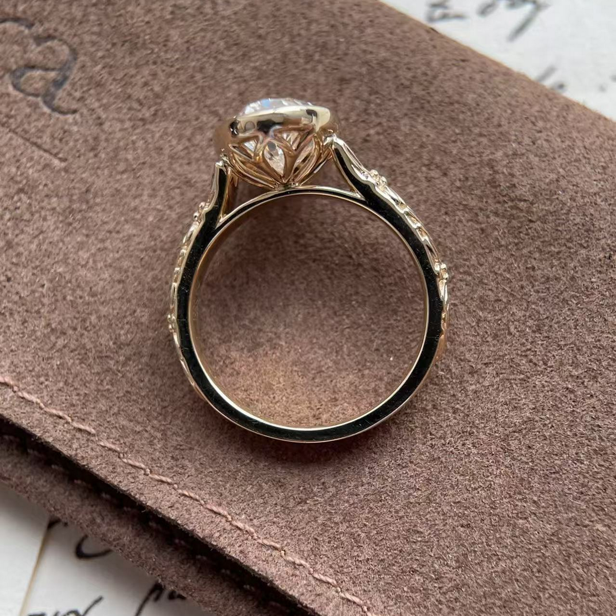 Farro-Champagner-Altschliff-Oval-Labor-Diamantring