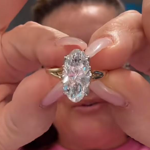Anzahlung Sonderanfertigung - 3,04 ct ovaler champagnerfarbener Labor-Diamantring