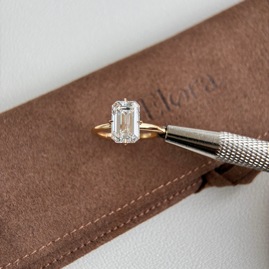 Amara-3.09ct Smaragd-Schliff Lab Grown Diamantring
