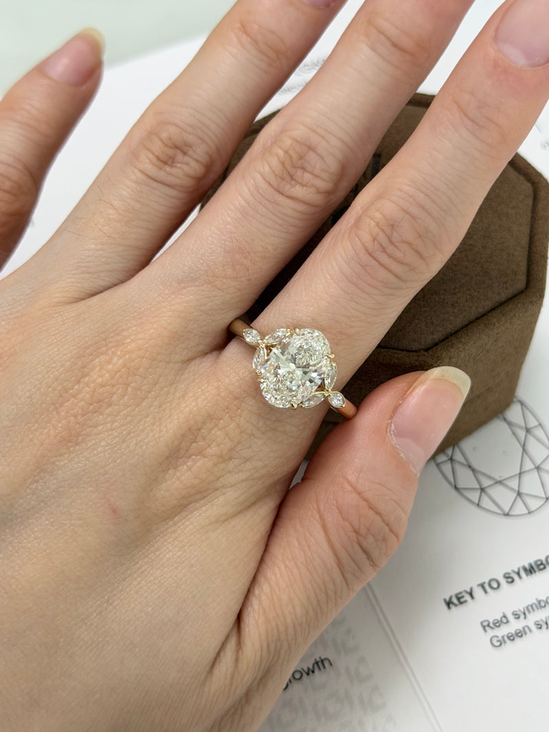 Oval cut Diamond Engagement Ring