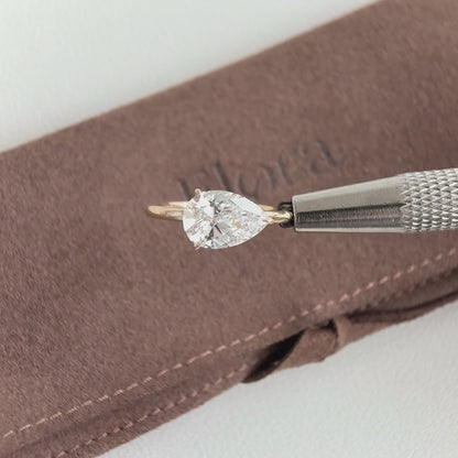 Quinn-Pear Cut Lab Grown Diamantring