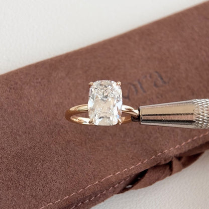 Blake-Verlobungsring mit im Labor gezüchtetem Diamant im Altschliff