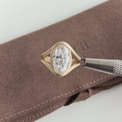 Celeste-Moval Cut Lab Grown Diamant Verlobungsring
