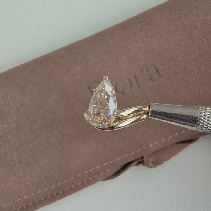 Jasper-Champagner Old Mine Pear Laborgezüchteter Diamant-Verlobungsring