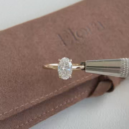 Luna-2,05ct ovaler Labor-Diamantring