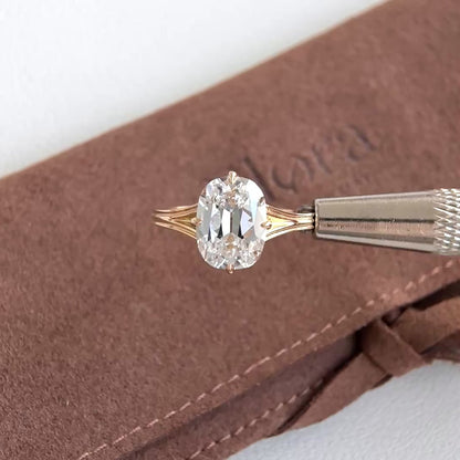 Esther-Verlobungsring mit 3,21 ct im Altschliff-Labor-Diamant