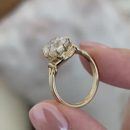 Lea-Verlobungsring mit im Labor gezüchtetem Diamanten im Altschliff