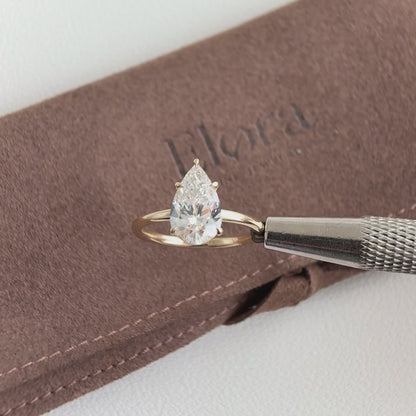 Hannah-2.09ct Birnenförmiger Laborgezüchteter Diamantring