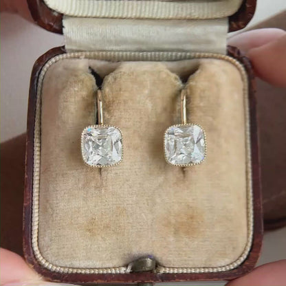 Tropfenohrringe mit Diamanten im Old Mine Cushion Cut
