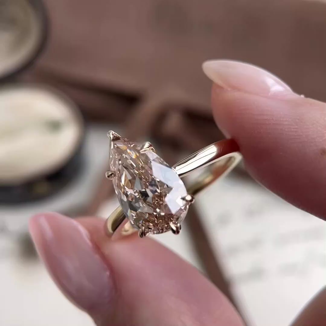 Jasper-Champagner Old Mine Pear Laborgezüchteter Diamant-Verlobungsring